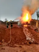 Imagem ilustrativa da imagem Retro escavadeira pega fogo na BR-364