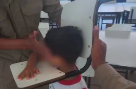 Imagem ilustrativa da imagem Criança é resgatada pelos bombeiros após ficar com a cabeça presa em cadeira escolar
