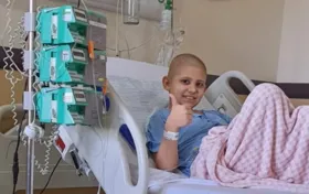 Imagem ilustrativa da imagem Com câncer raro, criança de 9 anos luta para conseguir tratamento no exterior